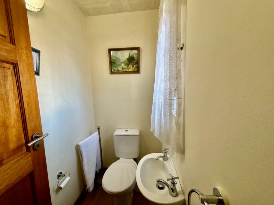 3 Bedroom Property for Sale in Eikenbosch Western Cape